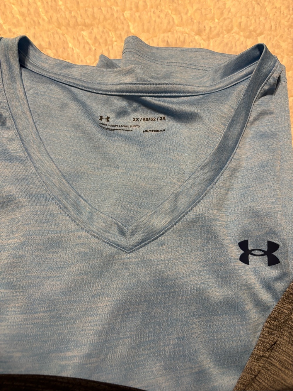 Under Armour Women’s Trio Bundle. 2 short sleeve Tee’s and 1-long sleeve - Picture 3 of 7